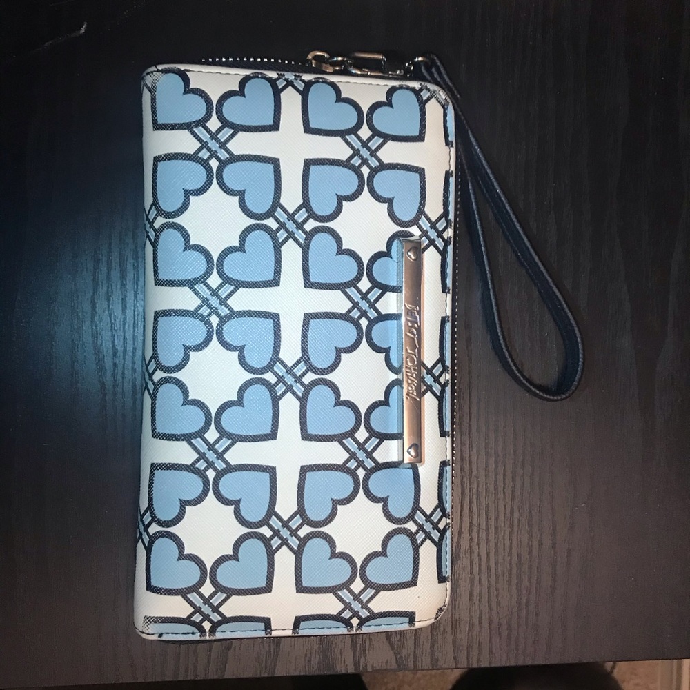 Betsey Johnson Wallet! Preloved❤️ Lots of Life